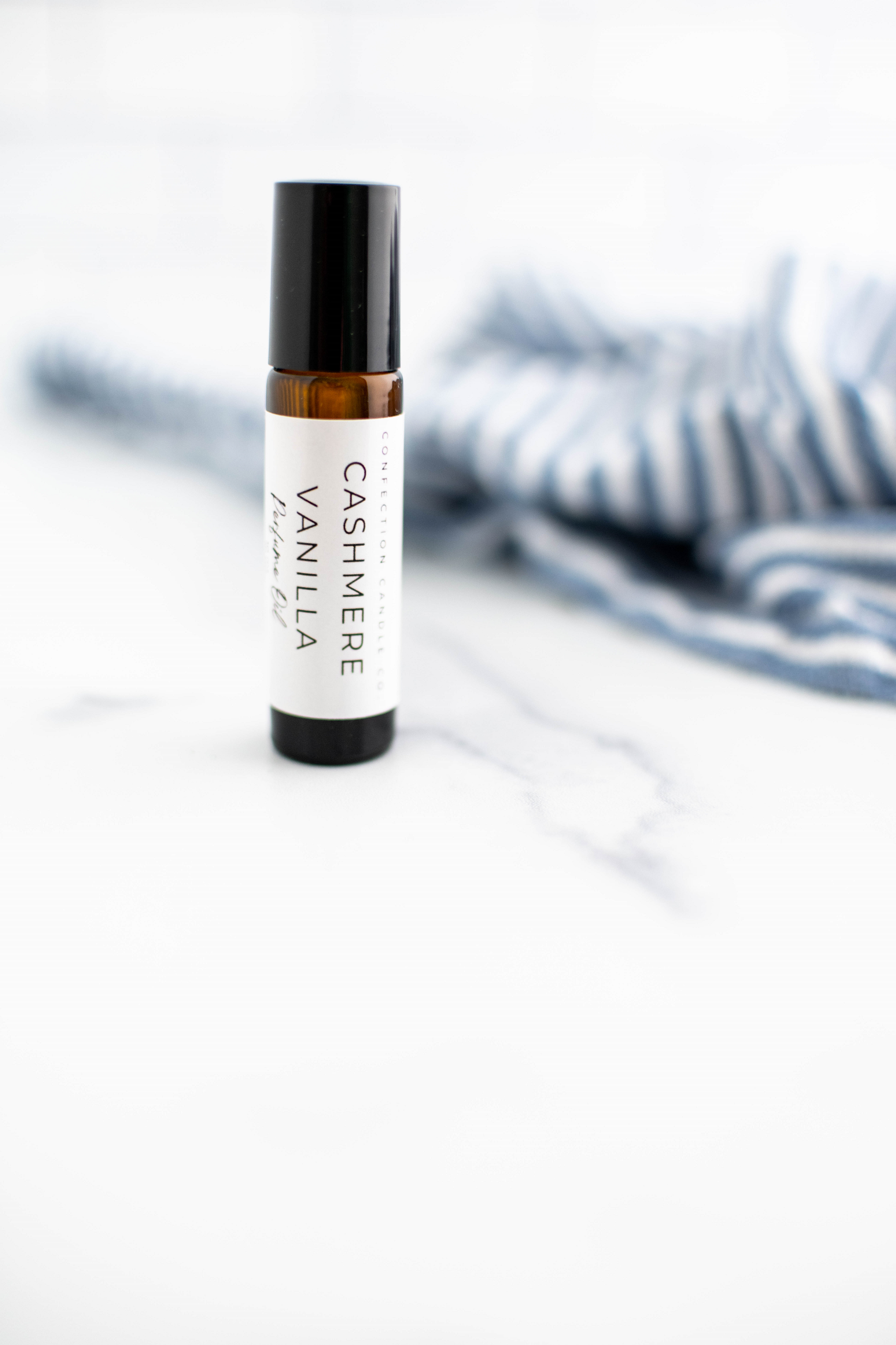 Amber glass roller bottle in the fragrance Cashmere Vanilla.